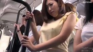 Порно сборник секса, где японских девушек насилуют в общественном автобусе